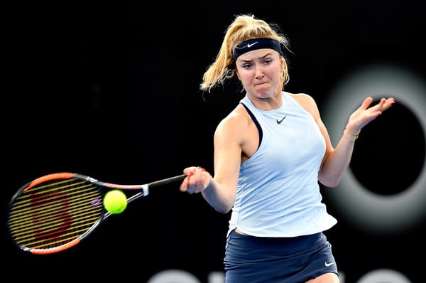 Elina Svitolina hits a forehand against Suarez Navarro | Photo: Bradley Kanaris/Getty Images AsiaPac