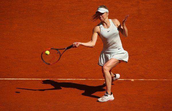 Elina Svitolina hits a forehand during the one-sided encounter | Photo: Clive Brunskill/Getty Images Europe