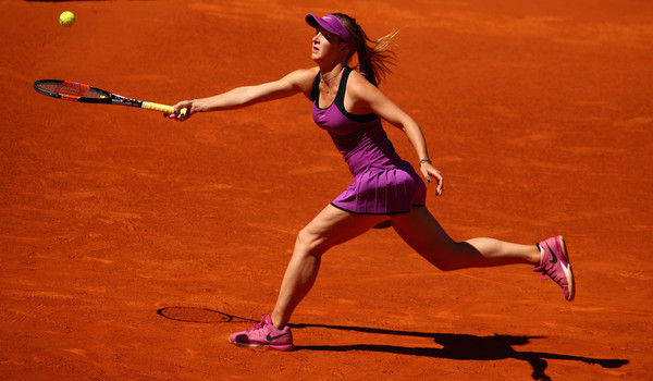 Elina Svitolina chases down a ball. | Photo: Clive Brunskill/Getty Images Europe