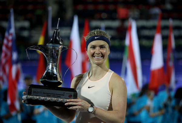 Elina Svitolina poses alongside her second Dubai title | Photo: Francois Nel/Getty Images Europe