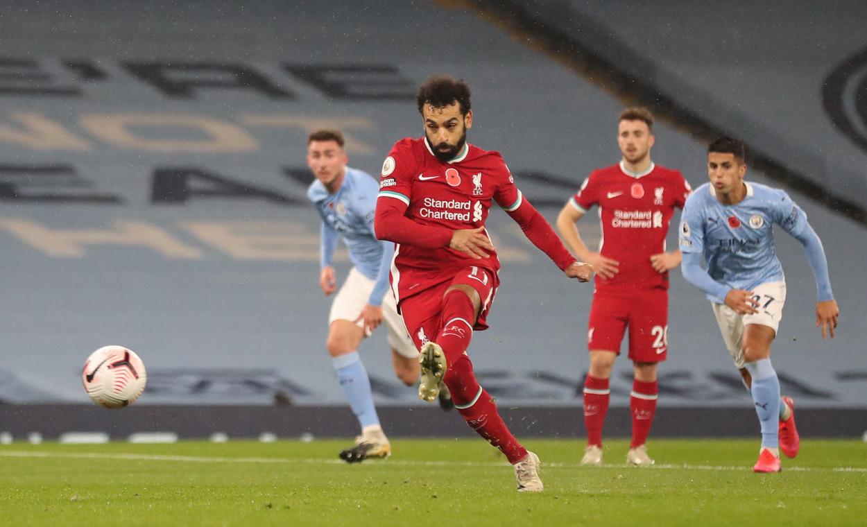 Salah ejecutando la pena máxima que supuso el 0-1 / FOTO: PremierLeague