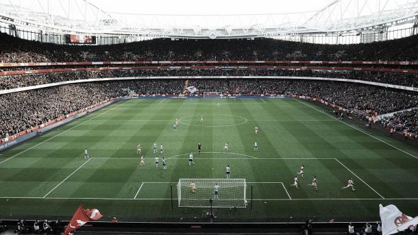 Arsenal jugando en el Emirates Stadium. Foto: Premier League.