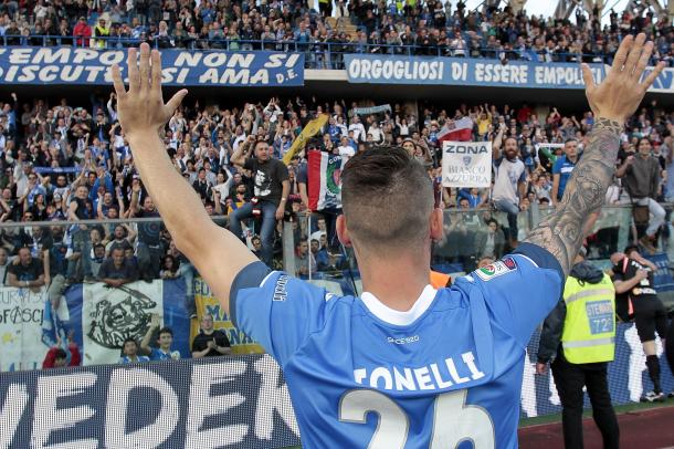 Tonelli thanks fans on the final day of the season | Photo: GettyImages