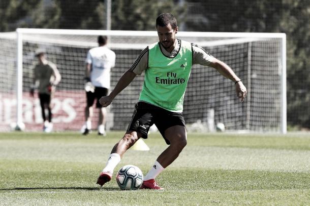 Entrenamiento Eden Hazard con balón | Foto: Real Madrid