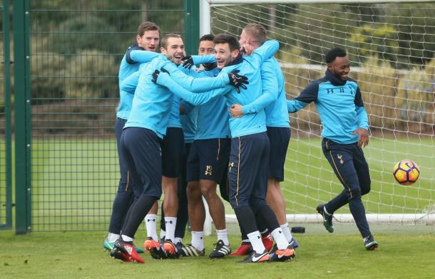 Reina el buen ambiente en las sesiones de entrenamiento del Tottenham. Foto: SpursOfficial