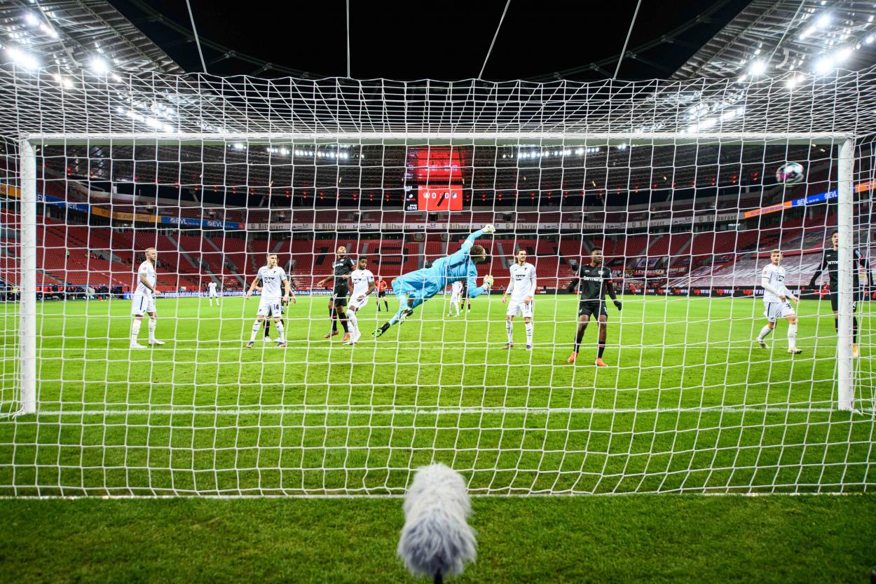 Imagen del primer gol del encuentro. / Twitter: Bayer 04 Leverkusen oficial