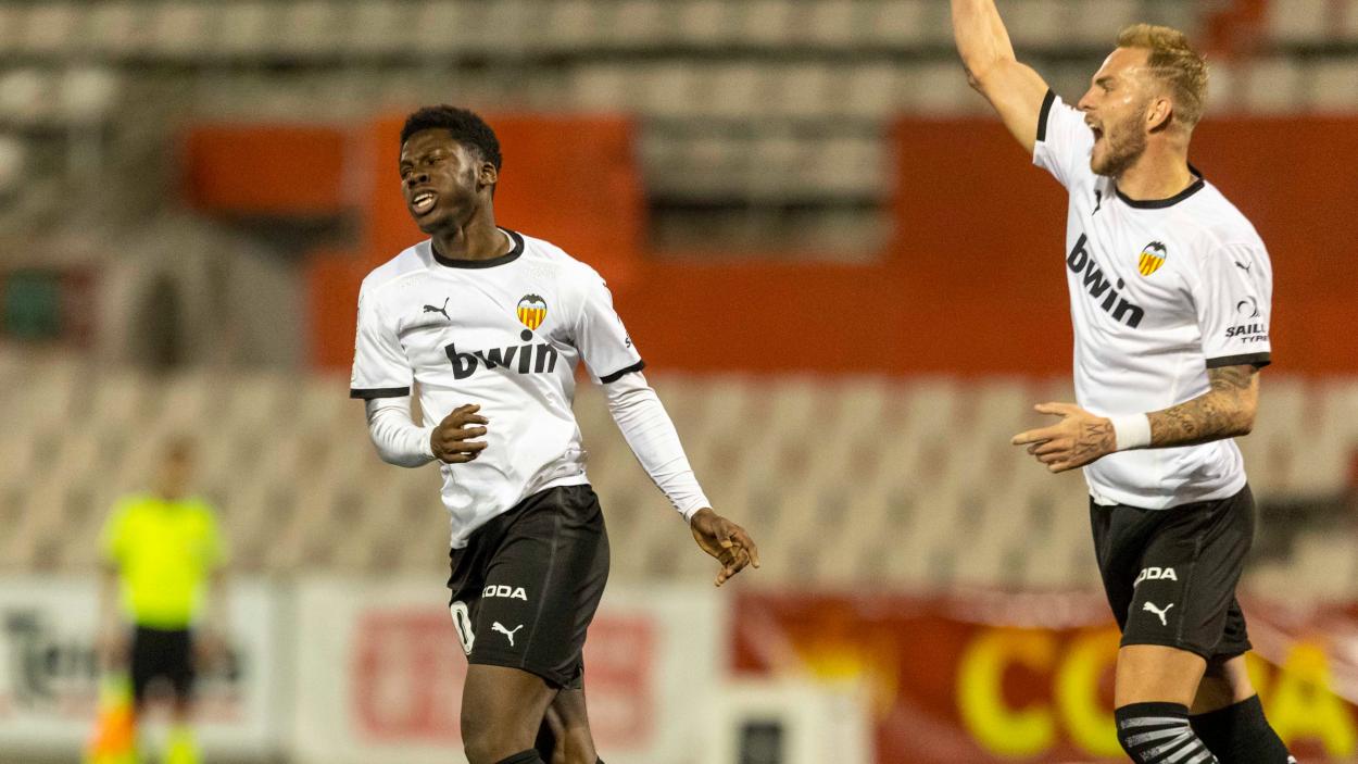 Racic con Musah en copa. Fuente: Twitter(@ValenciaCF)