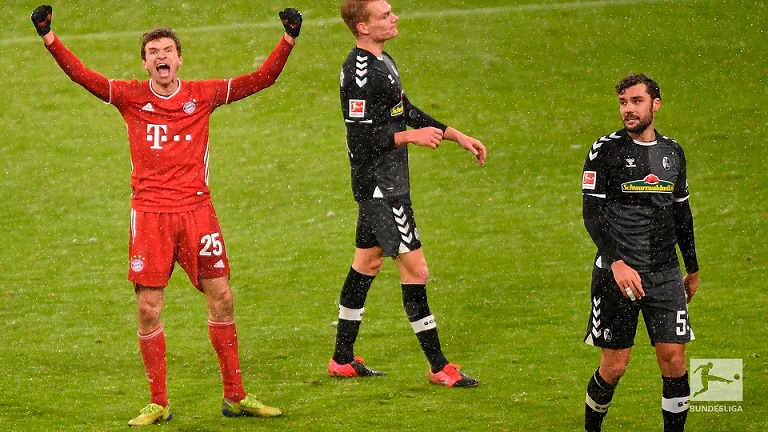 Müller, celebrando el gol de la victoria. / Twitter: Bundesliga English oficial