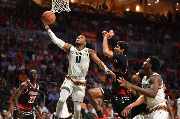 Bruce Bowen drives the lane to attempt a layup. Photo Credit: Eric Espada of Getty Images