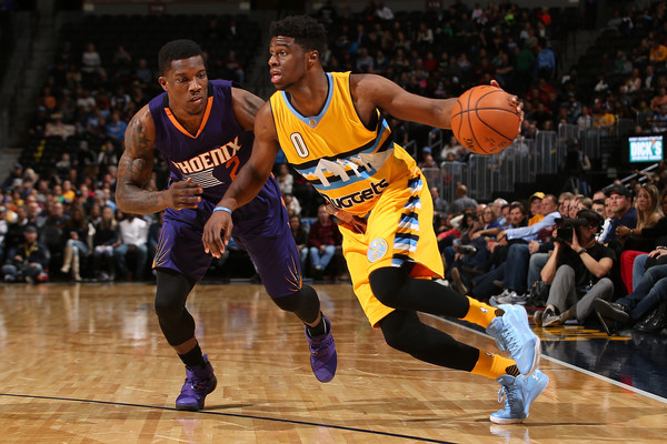 Emmanuel Mudiay #0 of the Denver Nuggets controls the ball against Eric Bledsoe #2 of the Phoenix Suns. |Source: Doug Pensinger/Getty Images North America|