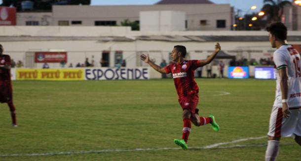 Meia-atacante vem se destacando nos últimos jogos (Foto: Léo Lemos/Náutico)