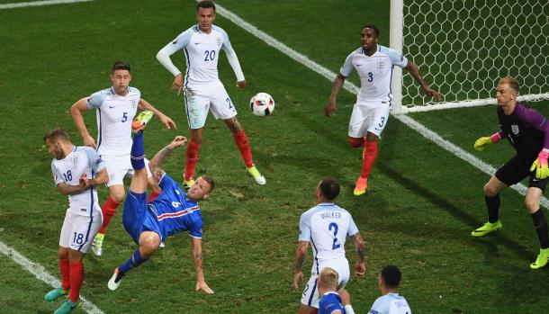 Así fue la chilena que pudo convertirse en el 1-3 para Islandia | Foto: UEFA
