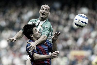 Esta fue la jugada entre Rivas y Deco que supuso la expulsión del bético | Foto: El País