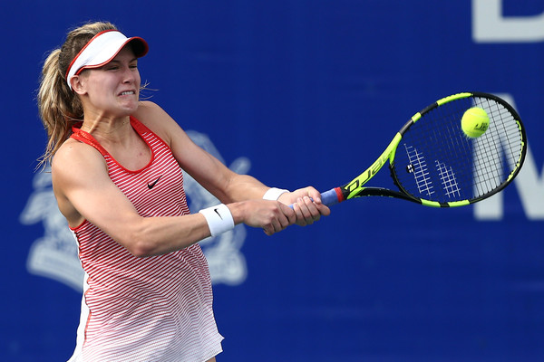 Bouchard hits a backhand in Kuala Lumpur |Photo: Stanley Chou/Getty Images AsiaPac