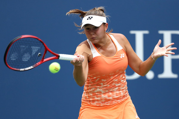 Evgeniya Rodina was not able to convert her opportunities early in the first set | Photo: Matthew Stockman/Getty Images North America