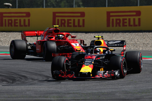 Max Verstappen por delante de Räikkönen al inicio del GP. Fuente: Getty Images