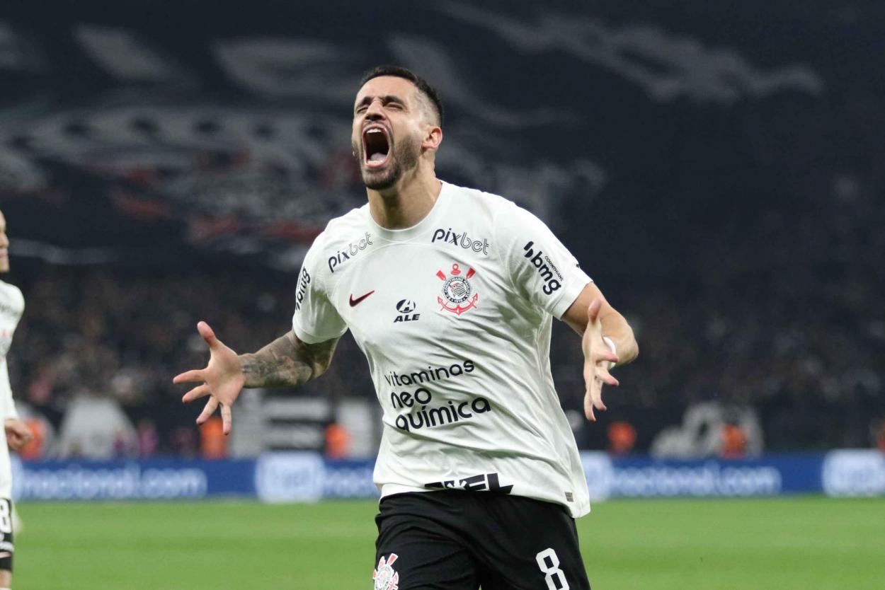Renato Augusto brilha com dois gols e Corinthians sai na frente contra o São Paulo na semifinal Renato Augusto brilha com dois gols e Corinthians sai na frente contra o São Paulo na semifinal