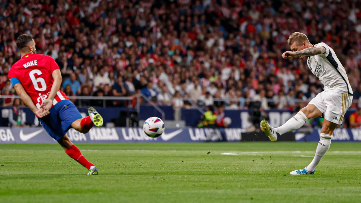 Disparo de Toni Kroos que terminó en el único gol blanco. Foto: @realmadrid.