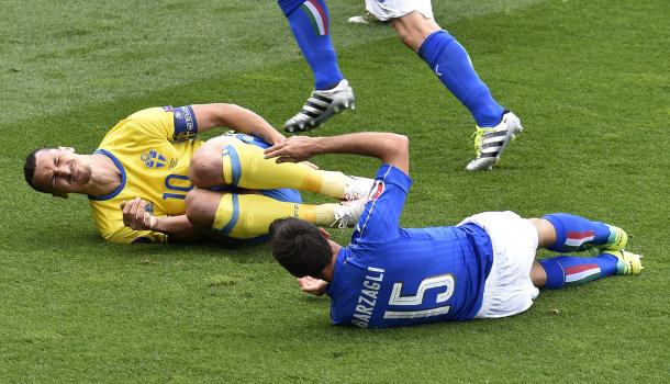 Ibrahimovic expresses pain having been bundled over | Photo: GettyImages