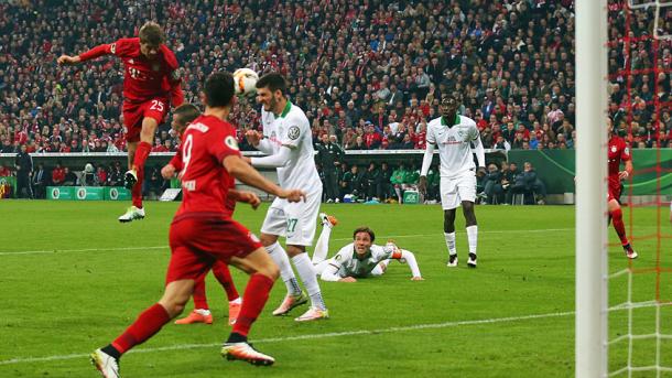 Cabezazo potente de Müller para abrir el marcador. // (Foto de fcbayern.de)