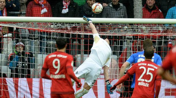 Mathenia fue clave para frenar la ofensiva del Bayern el mayor tiempo posible. // (Foto de fcbayern.de)