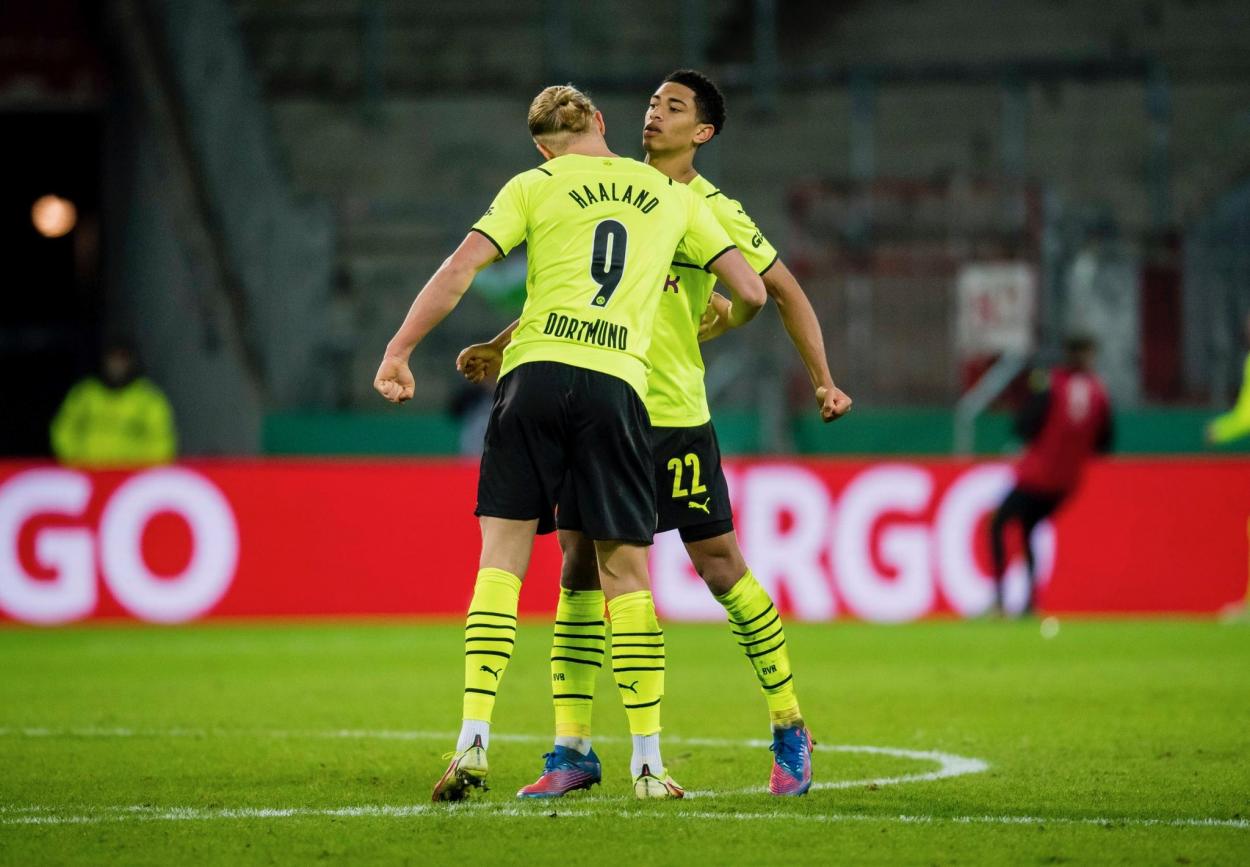 Haaland y Bellingham en la celebración del gol del Dortmund / Fuente: BVB
