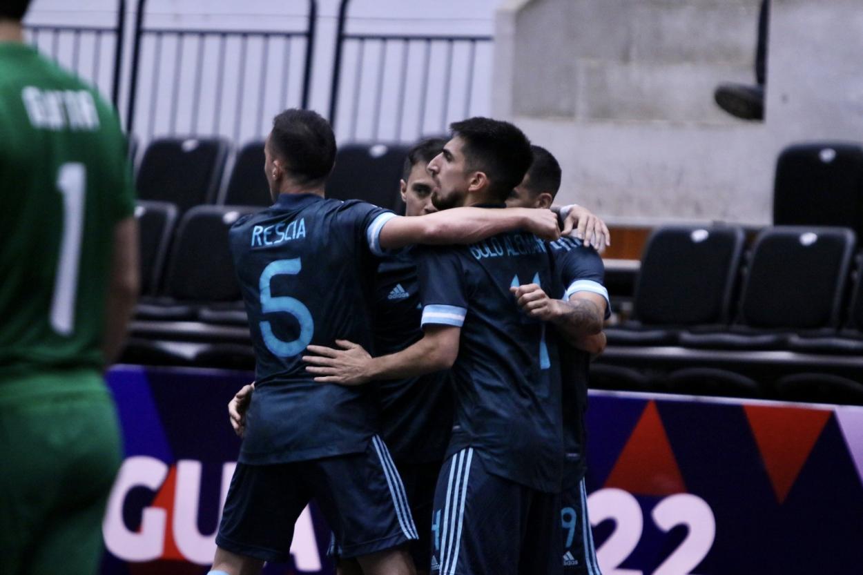 Jugadores de Argentina festejando el gol. FOTO: Argentina