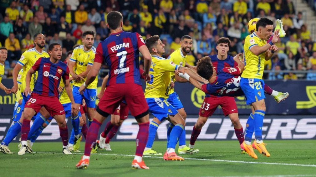 João Félix marcó un golazo contra el Cádiz, que no pudo puntuar ante su afición. | Fuente: FC Barcelona Noticias