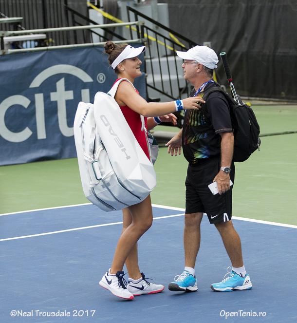 Bianca Vanessa Andreescu greets Tennis Canada coach Andre Labelle after her career-best and historic second-round win over Kristina Mladenovic at the 2017 Citi Open. | Photo: Neal Trousdale/OpenTenis.ro