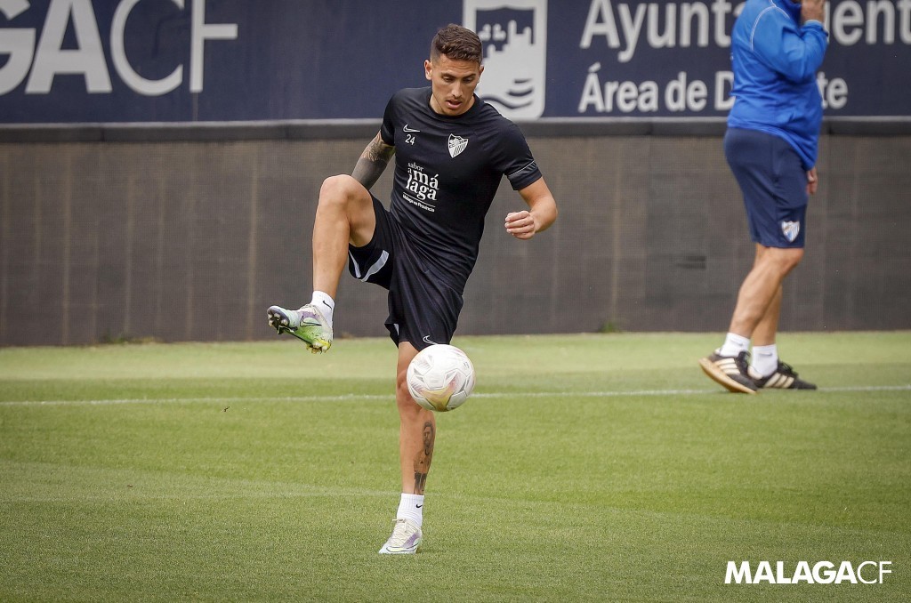 Cufré en el entrenamiento previo al partido / Fuente: Málaga CF