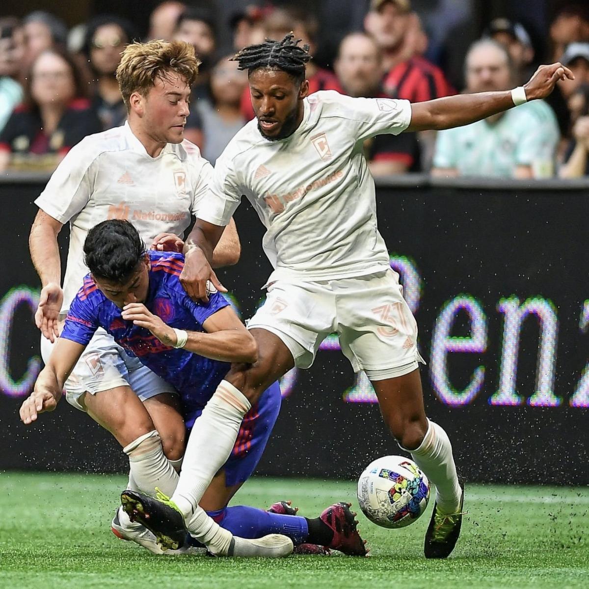 working hard for the steal. photo courtesy of the <strong><a  data-cke-saved-href='https://www.vavel.com/en-us/soccer/2022/05/24/mls/1112642-columbus-vs-lafc-and-weather-lose-0-2-at-home.html' href='https://www.vavel.com/en-us/soccer/2022/05/24/mls/1112642-columbus-vs-lafc-and-weather-lose-0-2-at-home.html'>Columbus Crew</a></strong>.