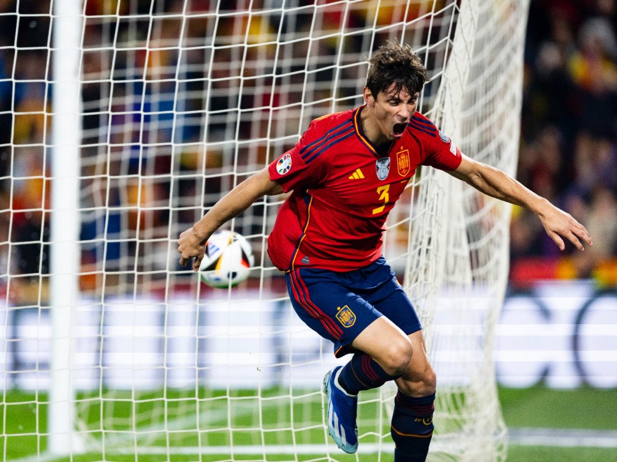 Robin Le Normand tras marcar un gol con la selección española. | Foto: Selección Española de Fútbol on X.
