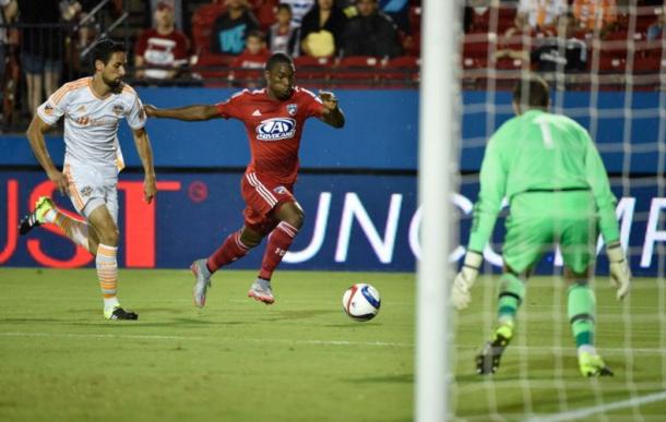 Fabian Castillo (in red, right). Photo credit: Michael Ainsworth / The Dallas Morning News 