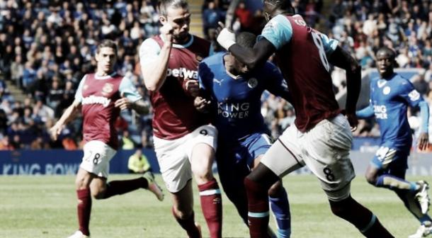Jugada previa al penal favorable al Leicester. Foto: Skysports