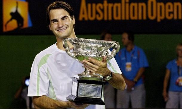 Roger Federer hits crazy smashing lob winner - Dubai 2006