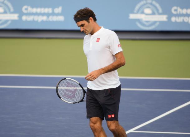 Roger Federer looks down during his sloppy finals performance. Photo: Noel Alberto/VAVEL USA