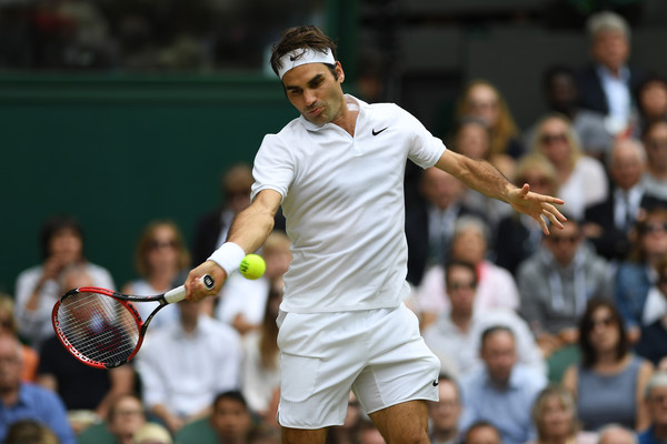Federer hits a forehand during the semifinals of Wimbledon. Photo: Shaun Botterill/Getty Images