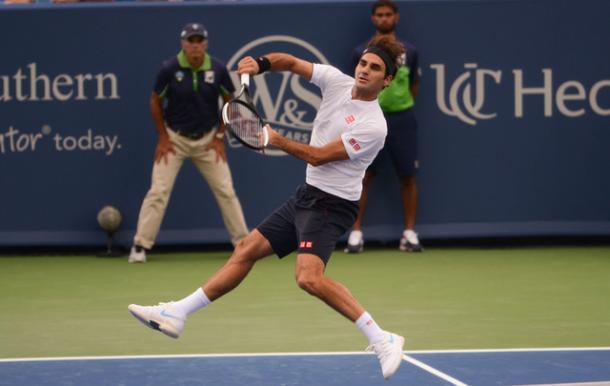 Roger Federer leaps up for a smash during his win over Mayer. Photo: Noel Alberto/VAVEL USA