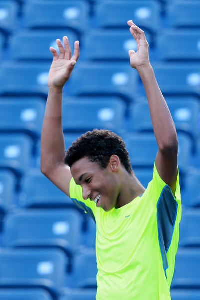 Félix Auger-Aliassime celebrates after defeating Miomir Kecmanovic in the boys’ singles final of the 2016 U.S. Open. | Photo: Michael Reaves/Getty Images North America