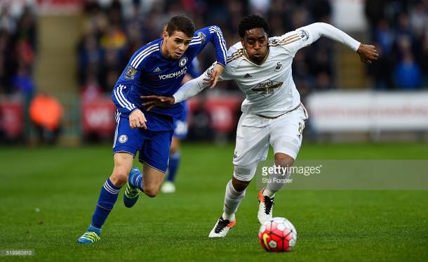 Oscar battles with Leroy Fer in last weekend's tie. Photo: Getty Images