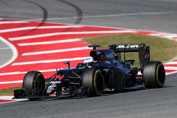Fernando Alonso durante los test de pretemporada | Fuente: Getty Images