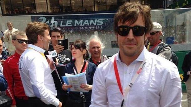 Em 2013, Alonso deu a bandeirada inicial nas 24 horas de Le Mans. Voltou ao circuito em 2014. (Foto: Divulgação) 