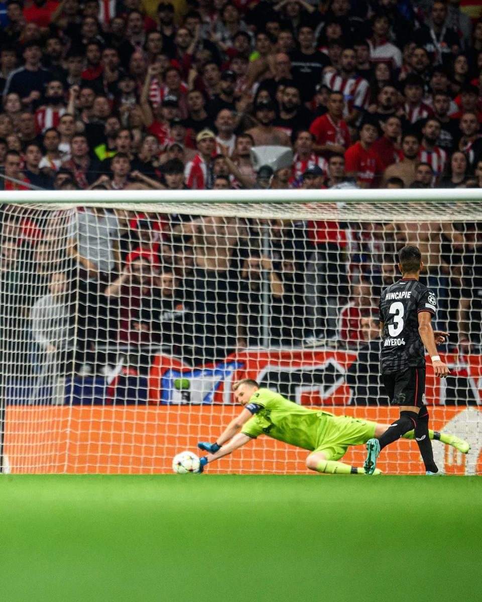 Hradecky parando el penalti de Carrasco en el último minuto / Fuente: Bayer 04 Leverkusen