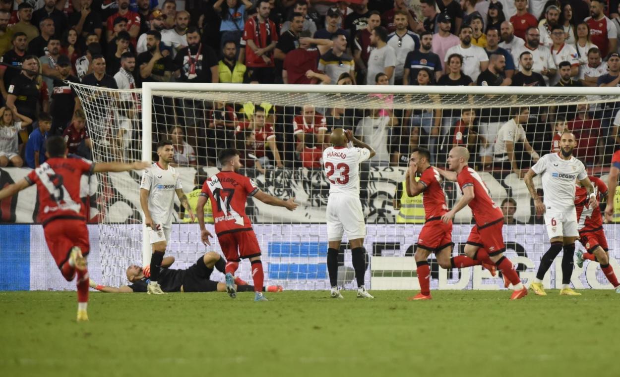 Celebración del gol del Rayo Vallecano. Fuente: GettyImages.