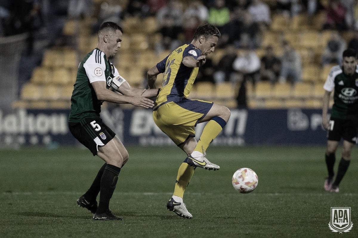 Borja García defendiendo en el partido contra el Alcorcón/ Foto: CD Badajoz