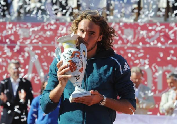 Stefanos Tsitsipas and his trophy of the Millennium Estoril Open. (Photo by Millennium Estoril Open)