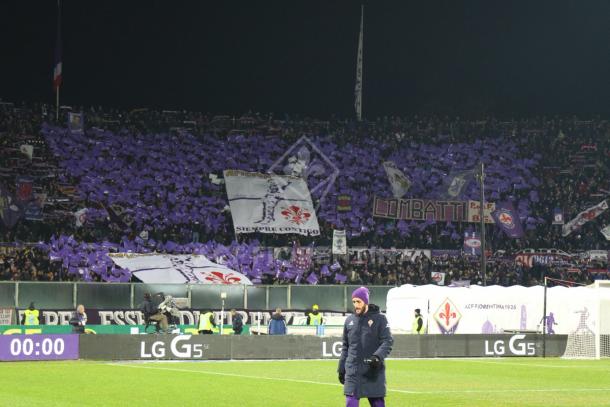 Gonzalo Rodríguez camina solo hacia los vestuarios | Foto: ACF Fiorentina