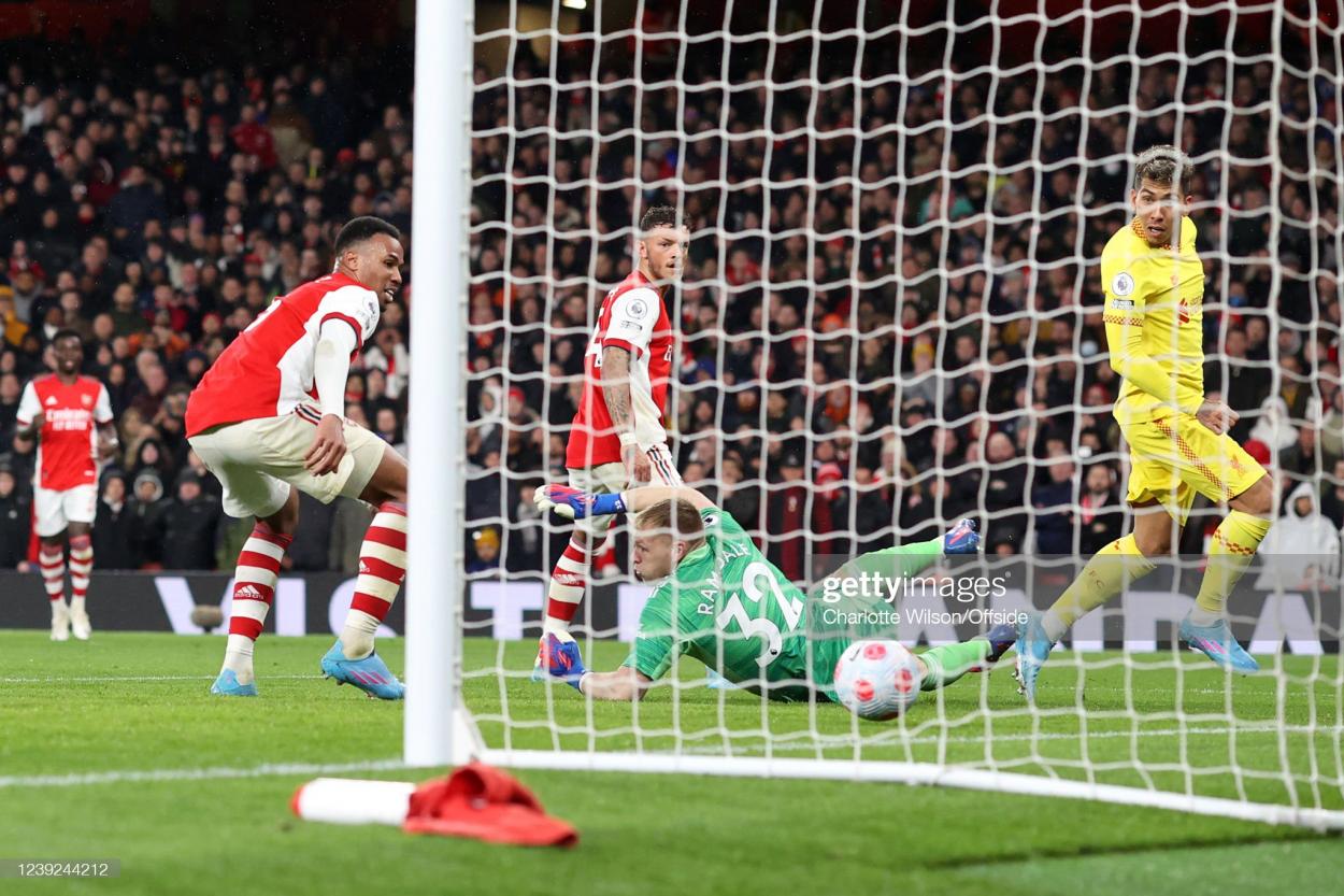 LONDON, ENGLAND - MARCH 16: Roberto Firmino of Liverpool (R) scores their 2nd goal during the Premier League match between Arsenal and Liverpool at Emirates Stadium on March 16, 2022 in London, United Kingdom. (Photo by Charlotte Wilson/Offside/Offside via Getty Images)