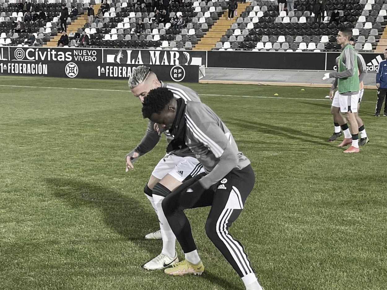 Adilson y David Soto en el entrenamiento previo al partido/ Foto: CD Badajoz