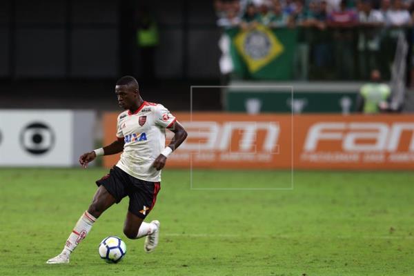 Vinicius con la pelota | Foto: EFE